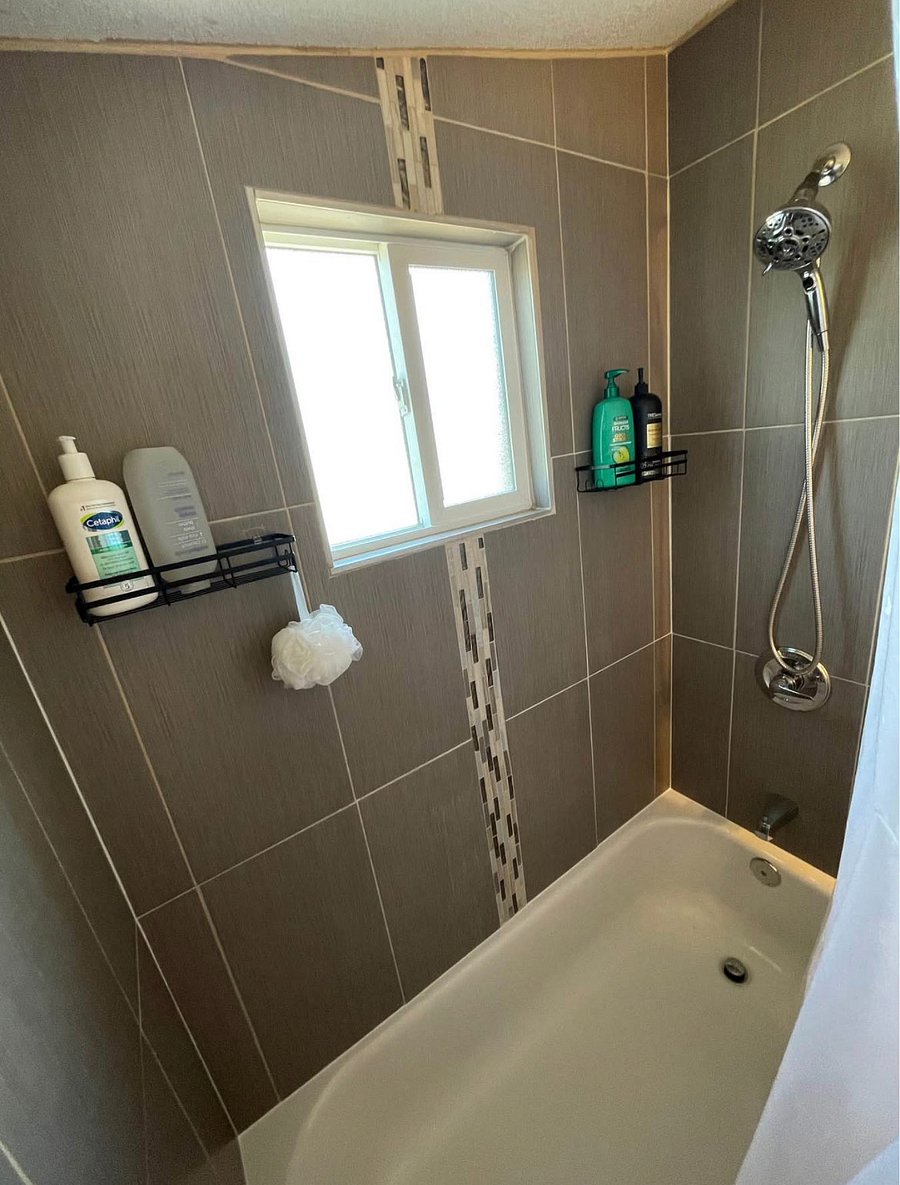 full shower and tub