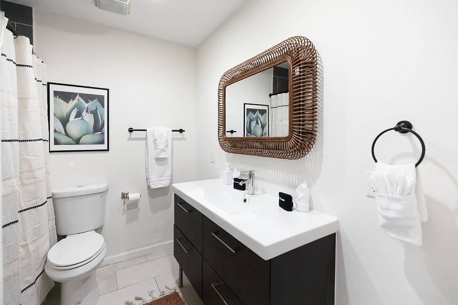 Full Bathroom - Full Amenities, Hair Dryer & Vanity Mirror