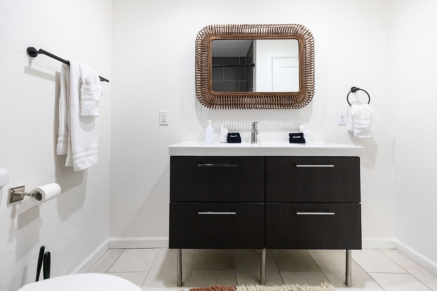 Full Bathroom - Full Amenities, Hair Dryer & Vanity Mirror