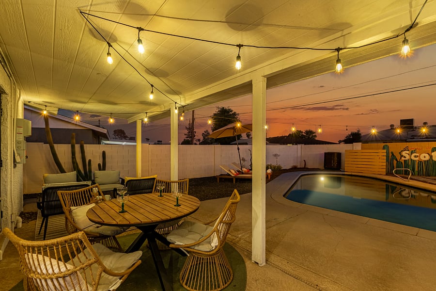 Covered Patio - outdoor seating with table