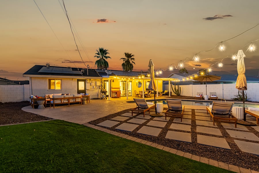 Large newly furnished private backyard