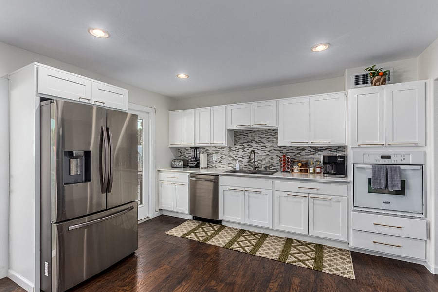 Fully Stocked Kitchen - Microwave, stove, oven, blender, bowls, plates, utensils, etc.