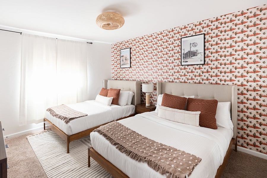 Bedroom - 2 full beds, Fan, 55" TV, en-suite full bathroom
