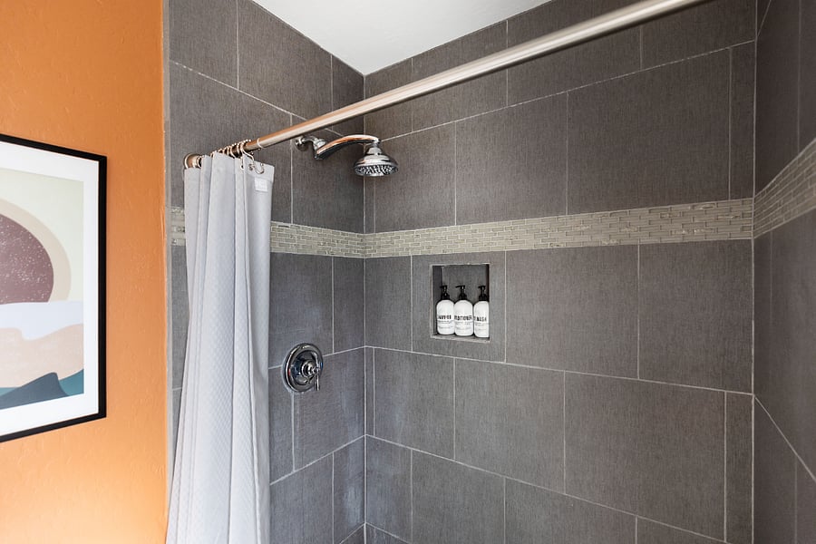 Full Bathroom - Full Amenities, Hair Dryer & Vanity Mirror