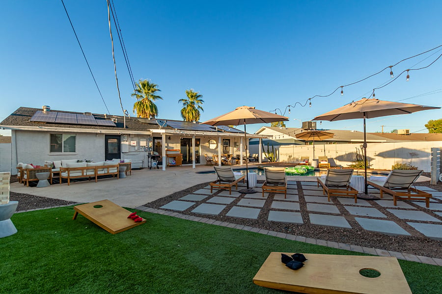 Large newly furnished private backyard