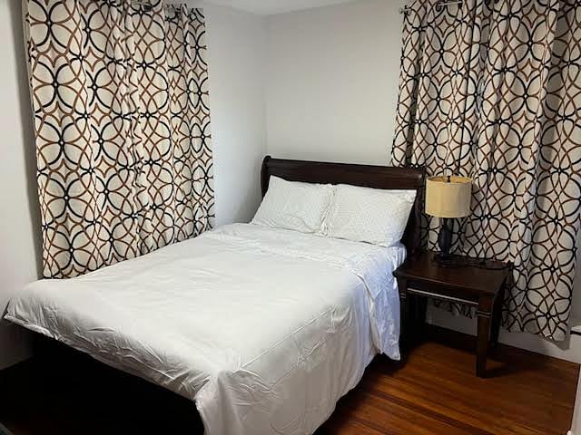 Apt (B) Bedroom