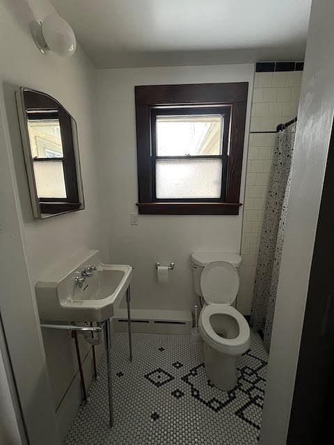 Apt (B) Bathroom 