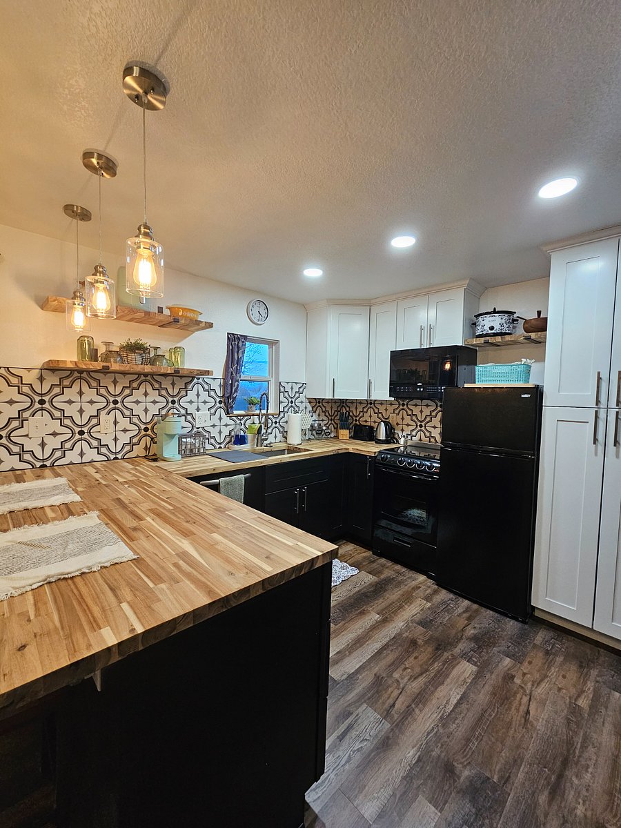 Fully equipped kitchen.