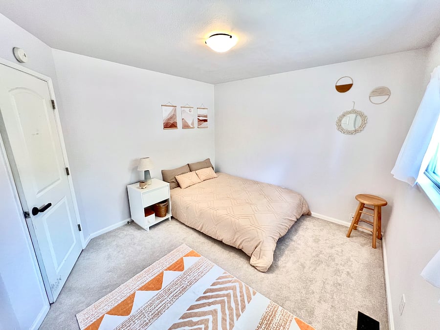 Bedroom 2 boho theme, queen bed