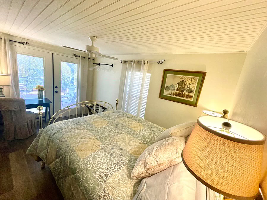 Downstairs Bedroom #4
(Queen Bed)