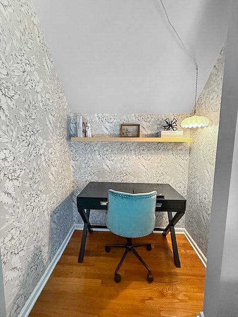 Little office nook in primary bedroom