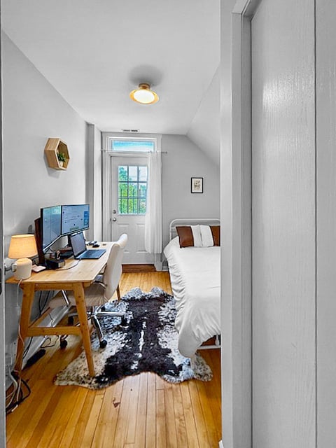 3rd bedroom or Office w/ Twin Bed