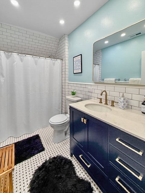 Full bathroom upstairs w/ walk in shower
