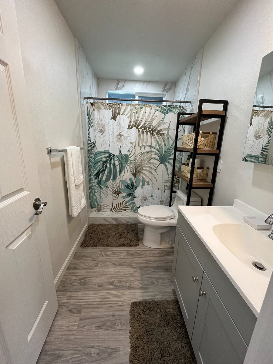 Upstairs bathroom