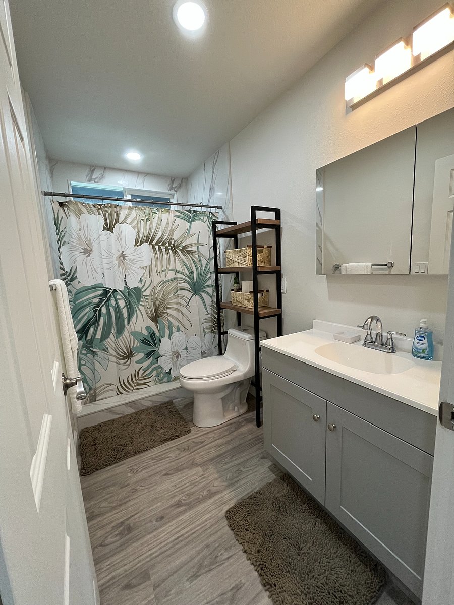Upstairs bathroom