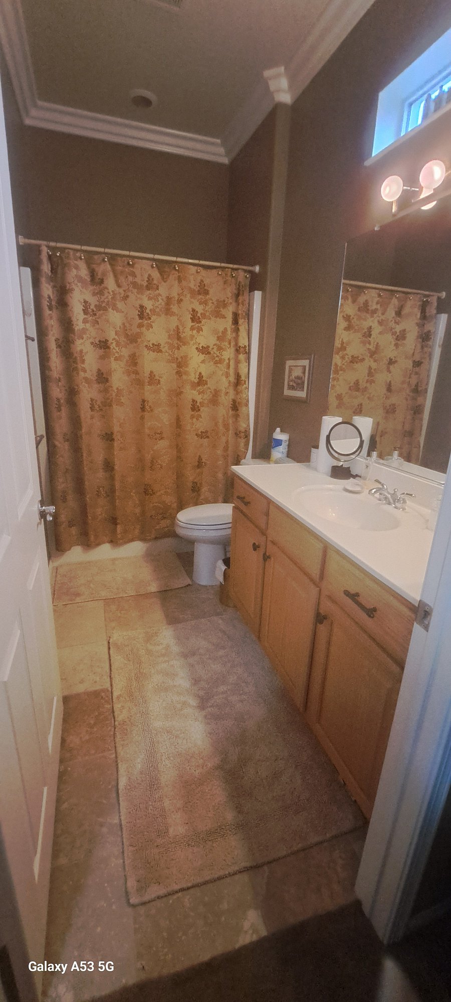 Bathroom. Tub and shower
