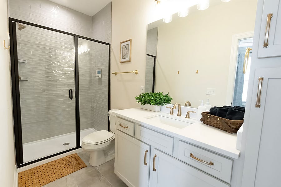 King suite bathroom