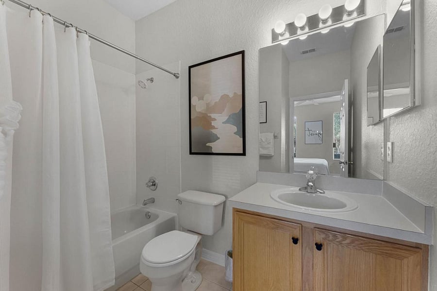 King En-suite Bath - downstairs