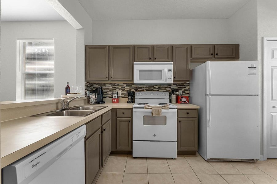 Cook, dine and unqind in a fully equipped kitchen.