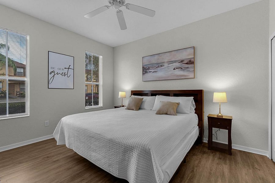 King En-suite Located downstairs with a private entrance