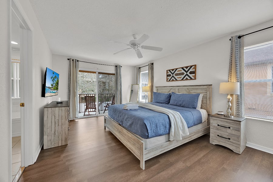 Primay King En-suite - on the 2nd Floor - with Private Balcony