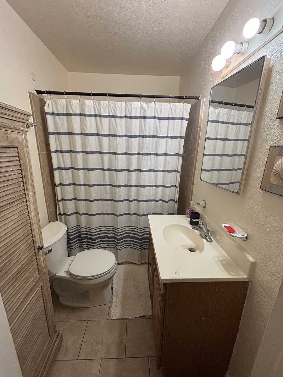 Full bathroom 