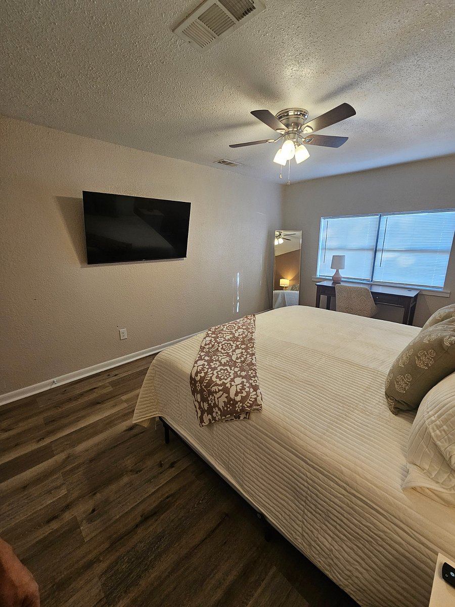 King Bed w/ Tv & Work Station