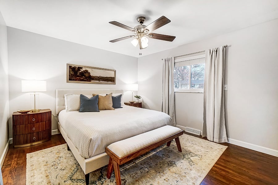 Master Bedroom w/King bed