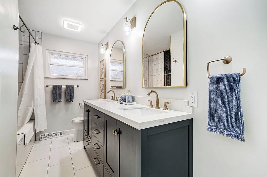 Full bath main floor