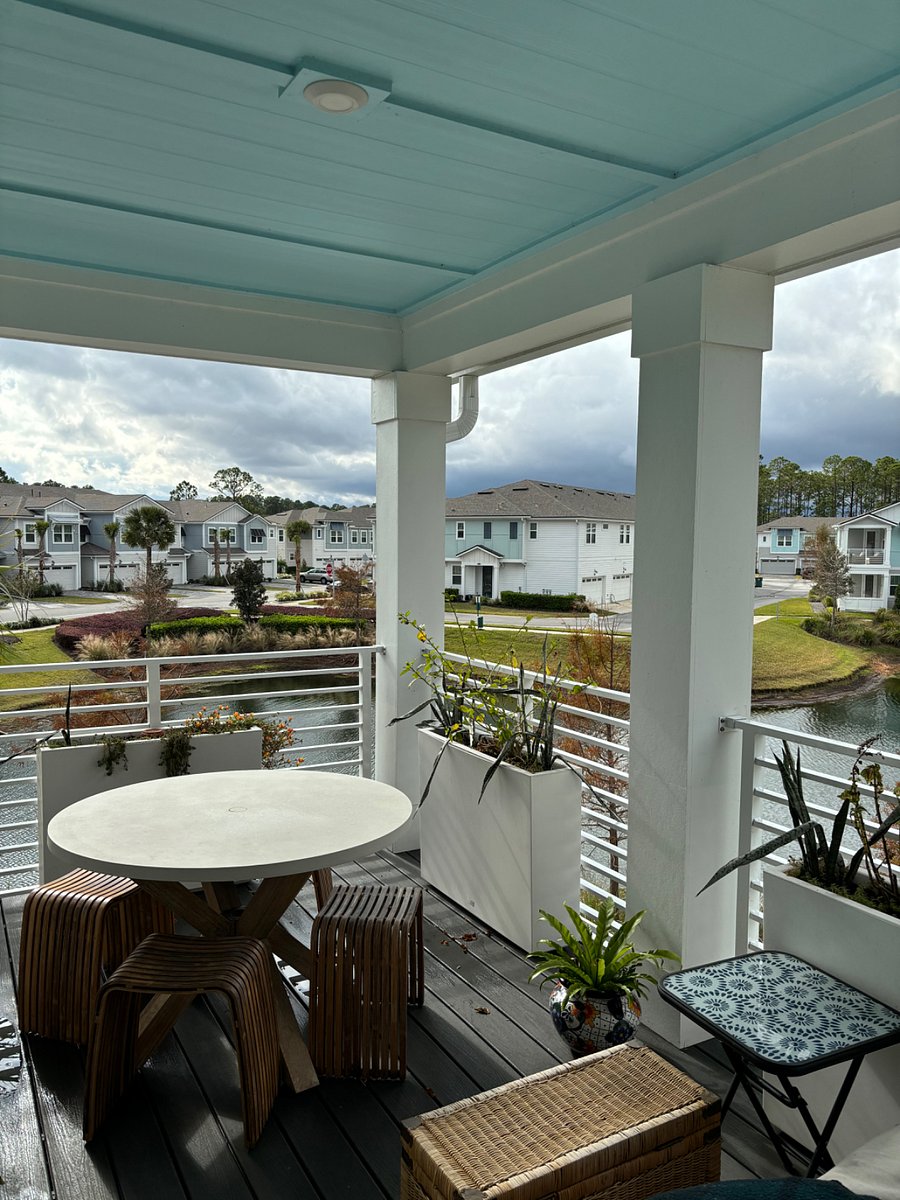 Upstairs balcony