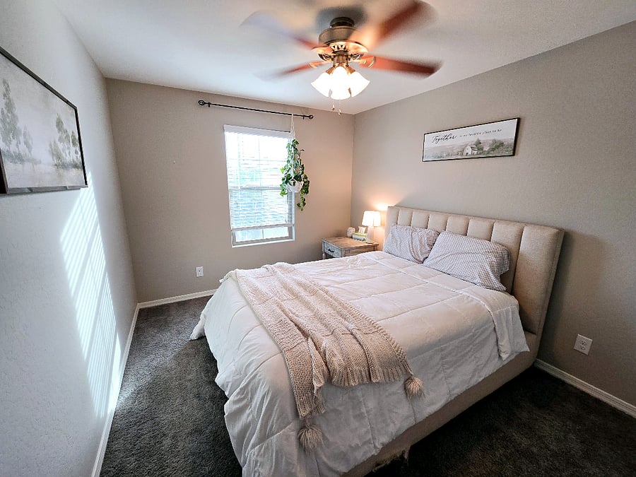 Queen size bed.