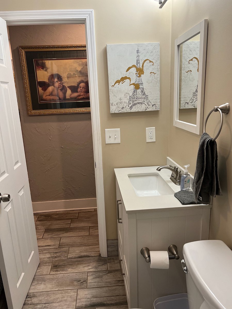 Guest Bathroom 2