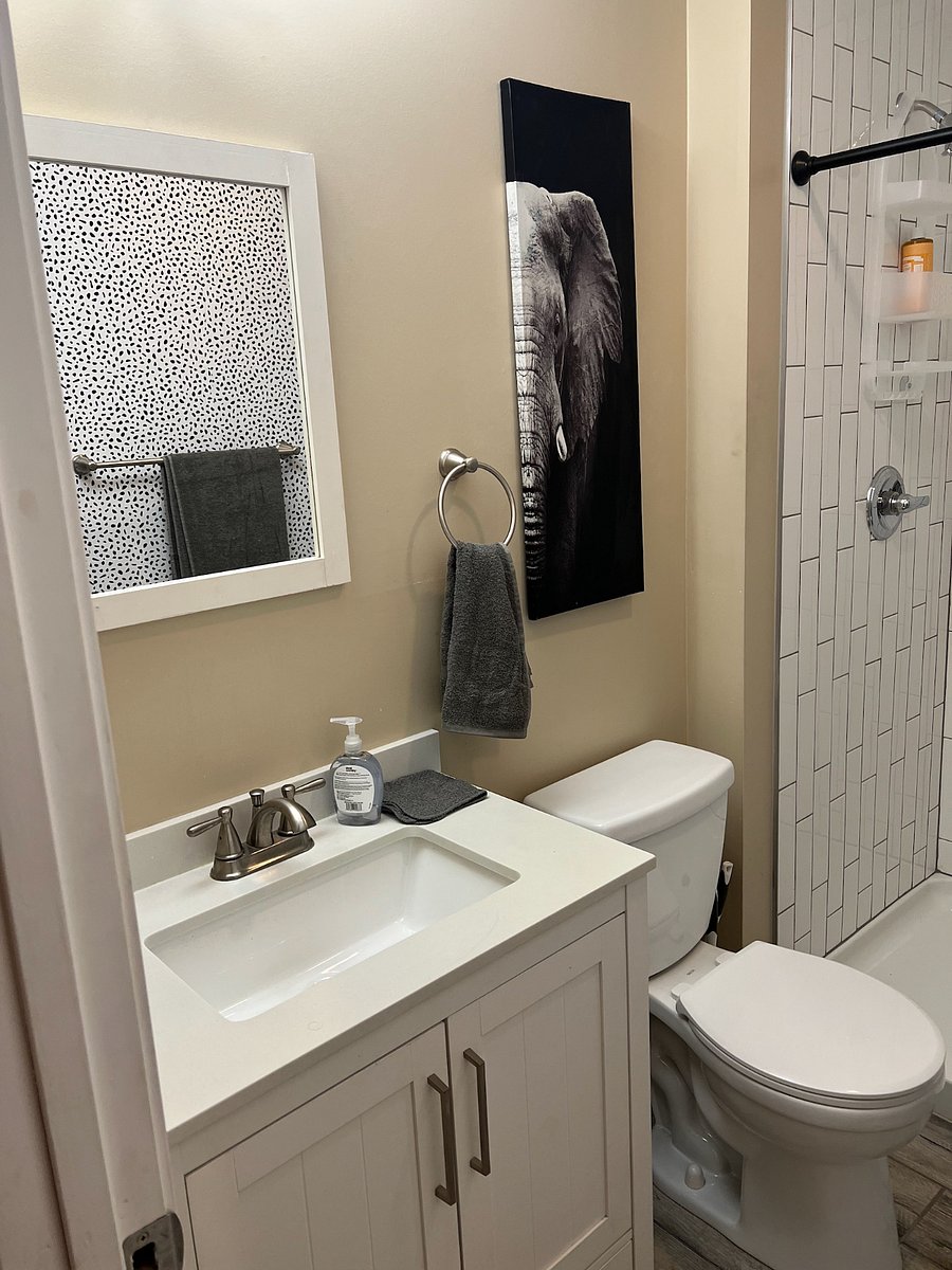Guest Bathroom 3