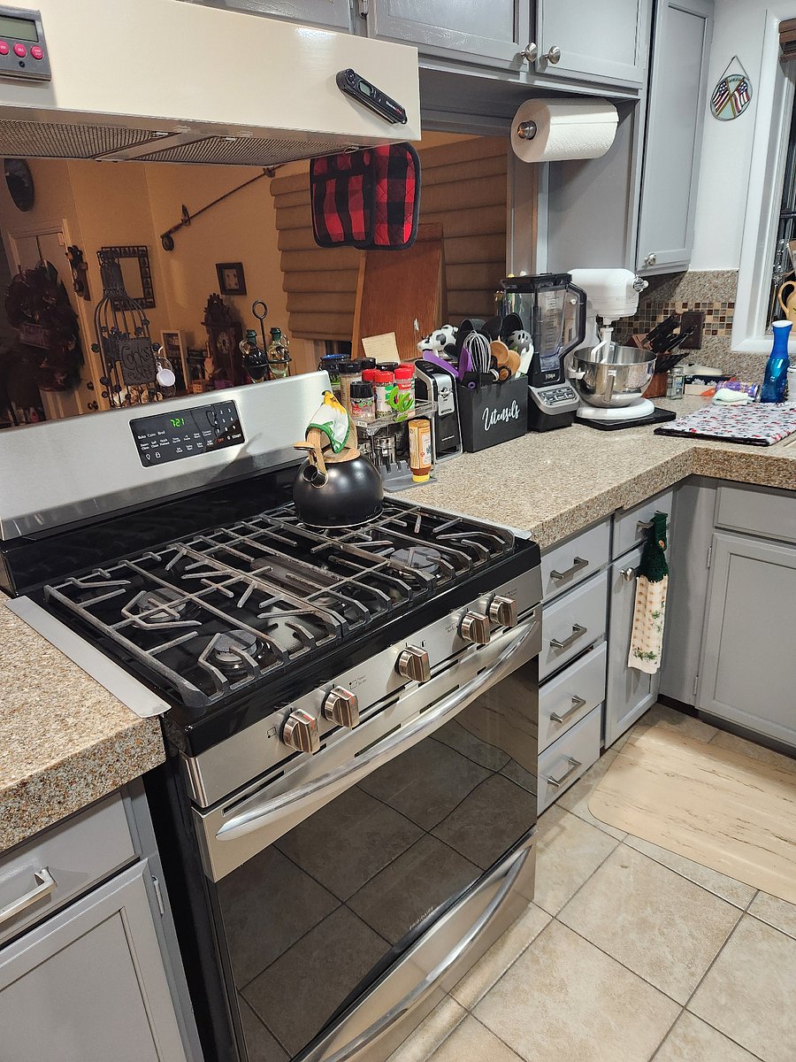 Gas stove oven, electric can opener, Ninja blender, standing mixer.  Pots and pans and bakeware available in kitchen.
