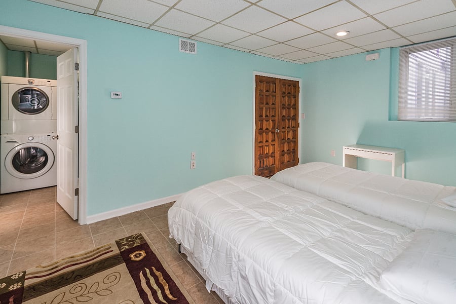 Master bedroom with Full size bedand XL twin bed