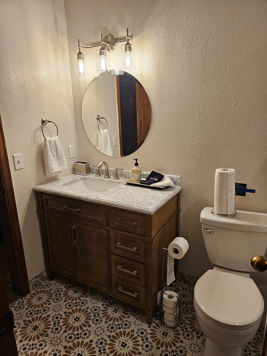 Guest Bathroom 