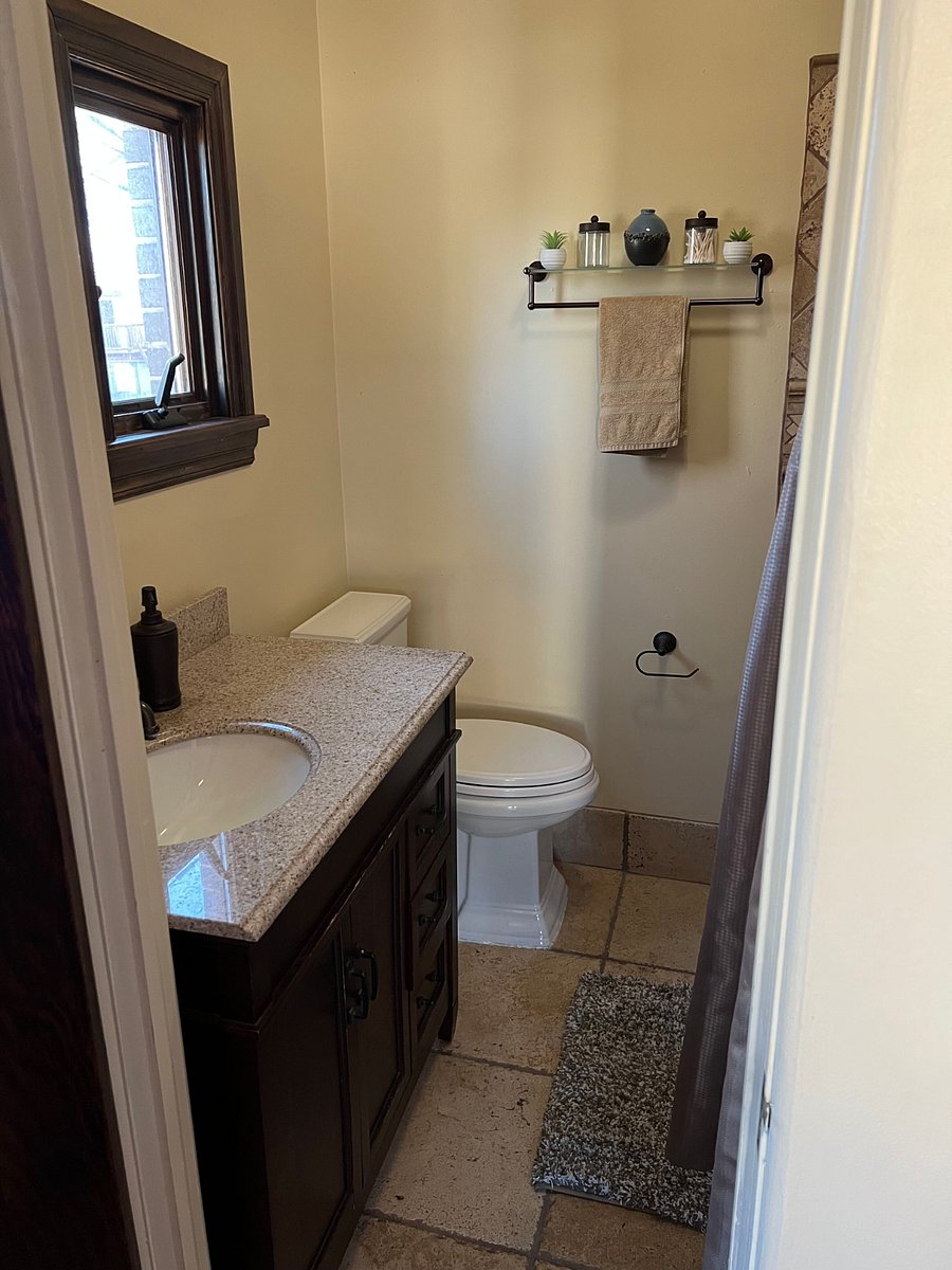 Second bedroom bathroom