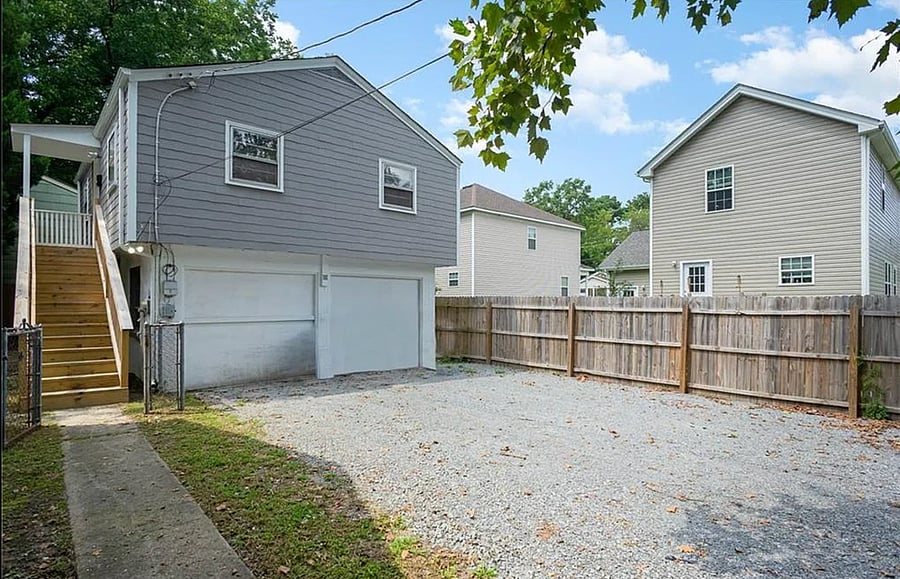 Parking and stairs to apartment