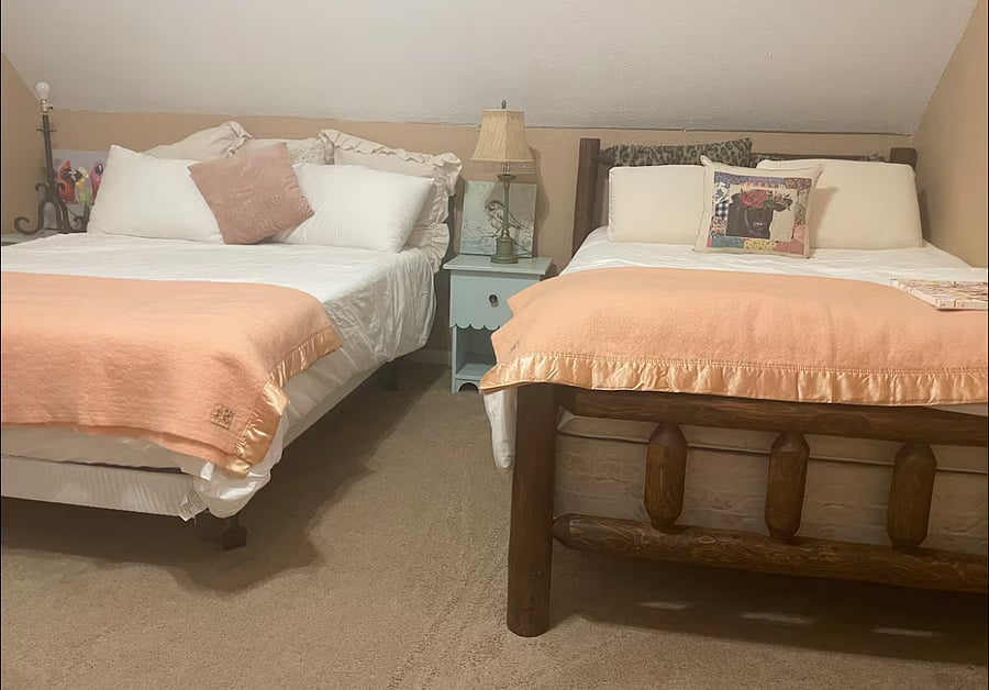 Bedroom 2, upstairs 
One queen and one full bed 