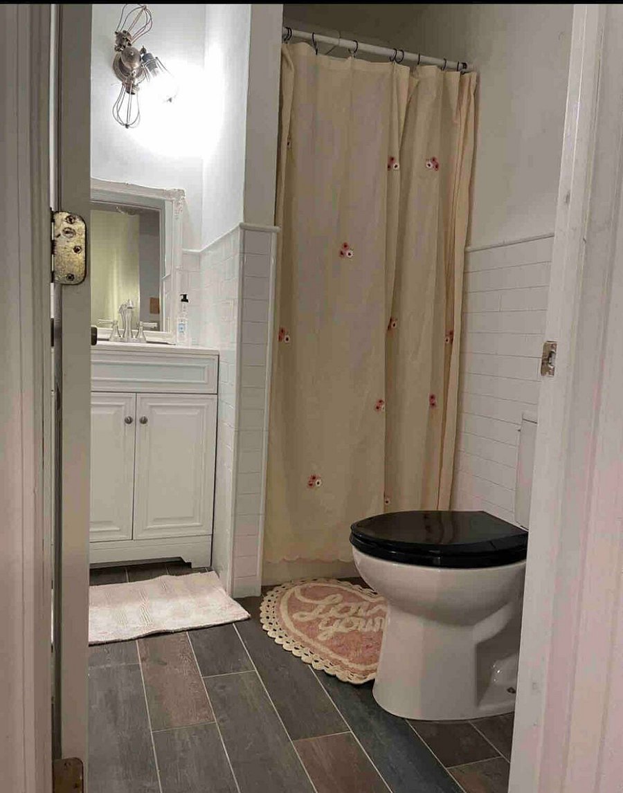 Upstairs bathroom 