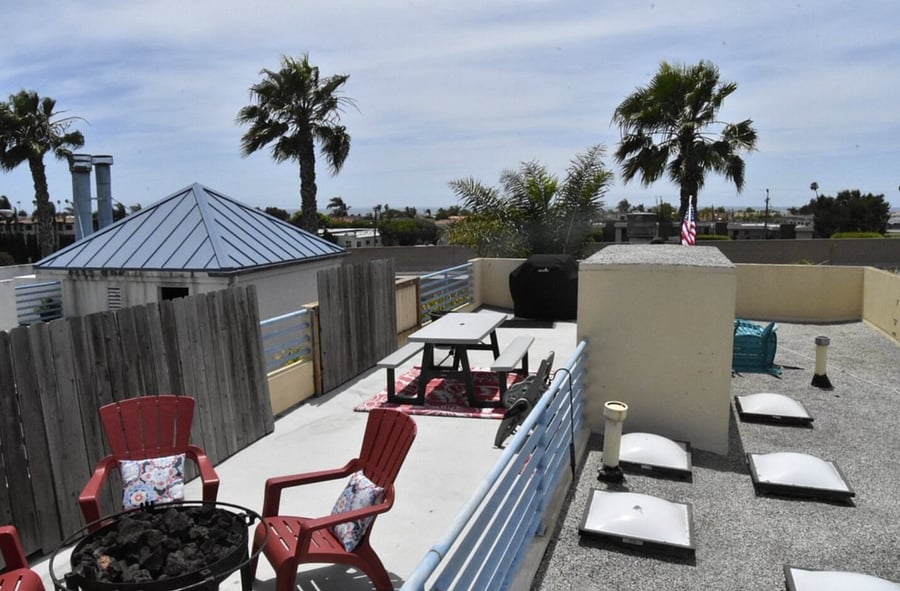 Ocean view deck with gas BBQ (shared with 'A' unit)