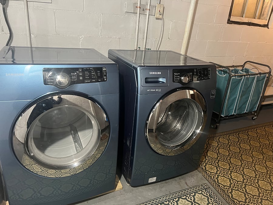 Washer and dryer pictures in the basement.