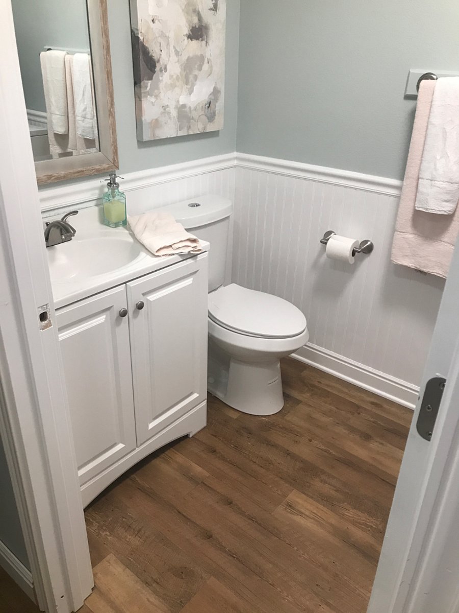 Downstairs 1/2 bath