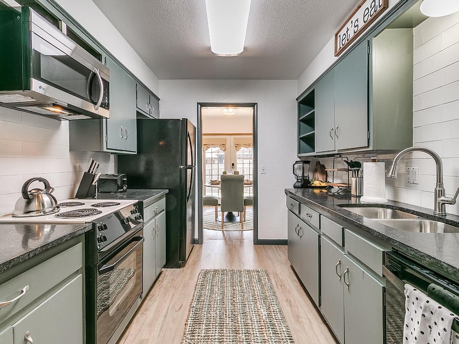 Full kitchen