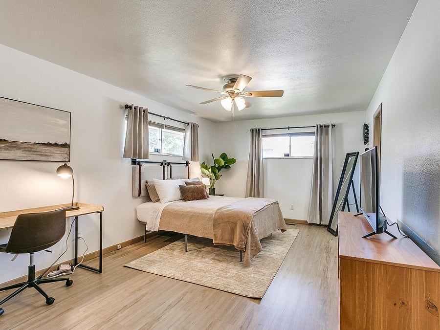 Master bedroom with queen size bed,and ensuite (private bathroom). Also has office desk with chair.