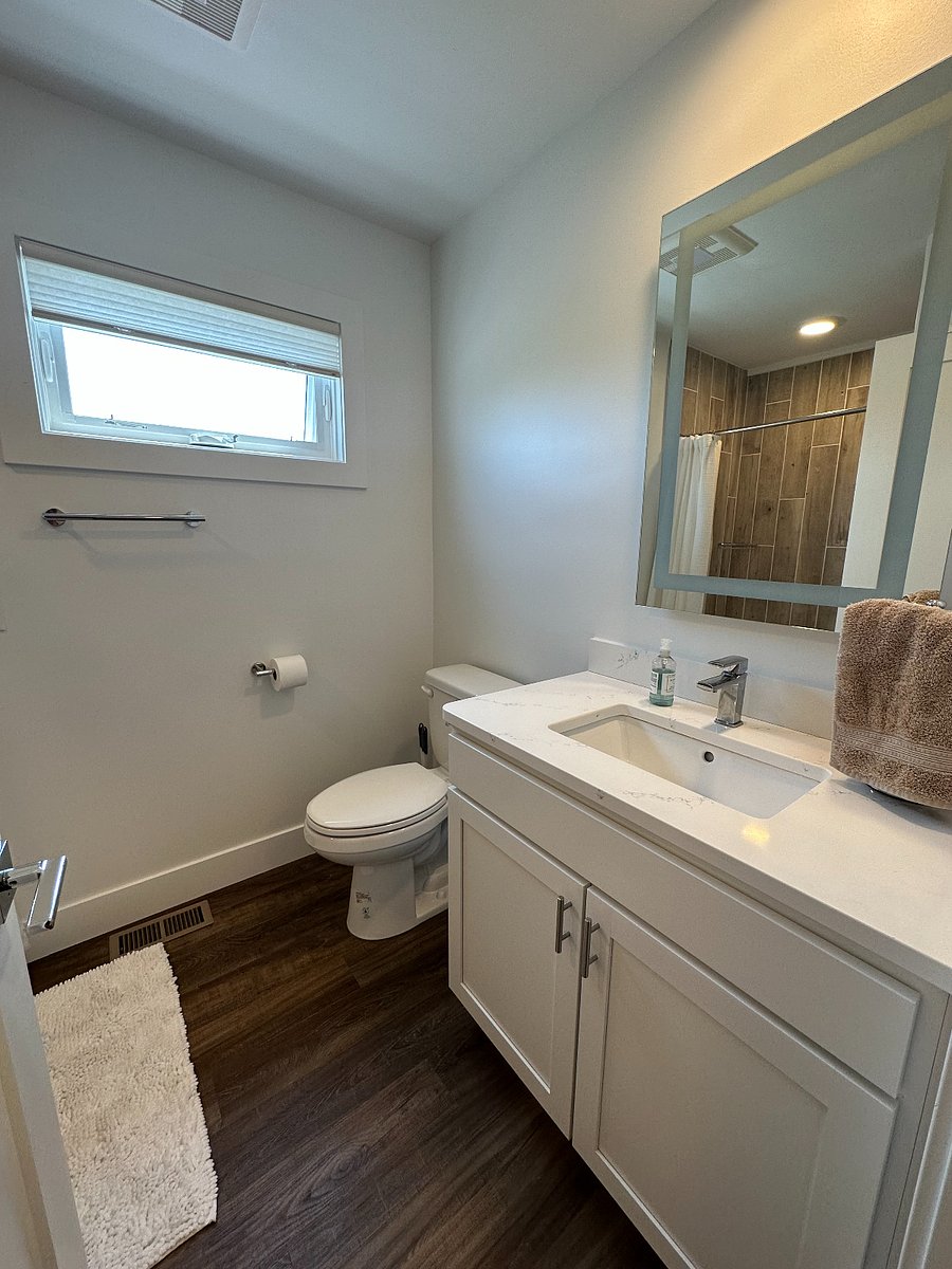 2nd Floor Full Bath with Shower