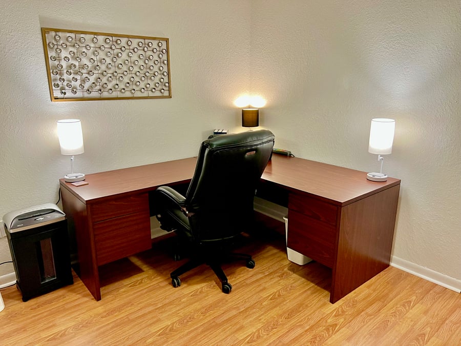 Office. View 1. Professional workspace with wifi.
