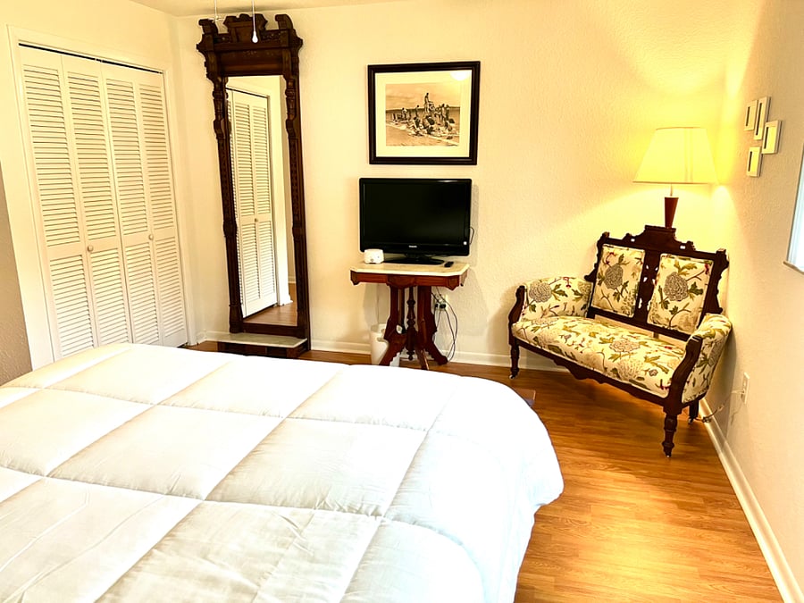 Master bedroom. View 2. 
