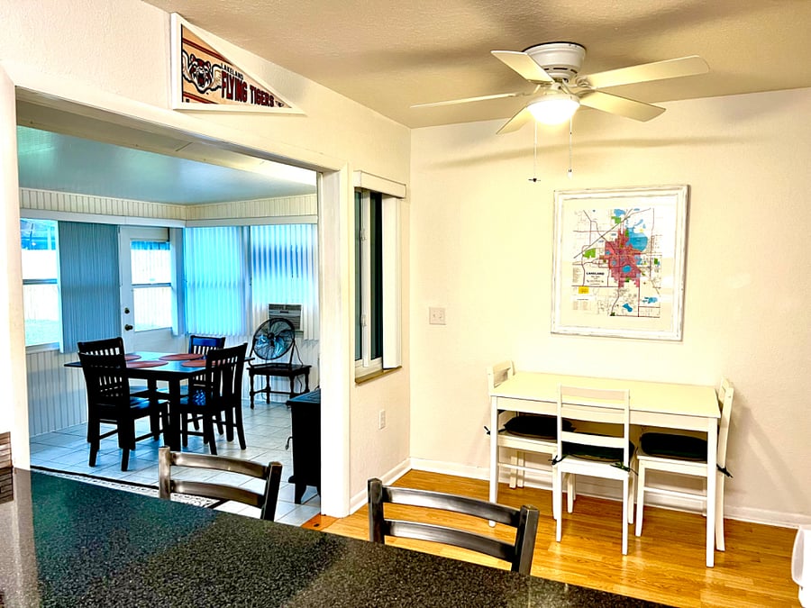 Multiple Dining options.Bar, inside dining, or pation dining.