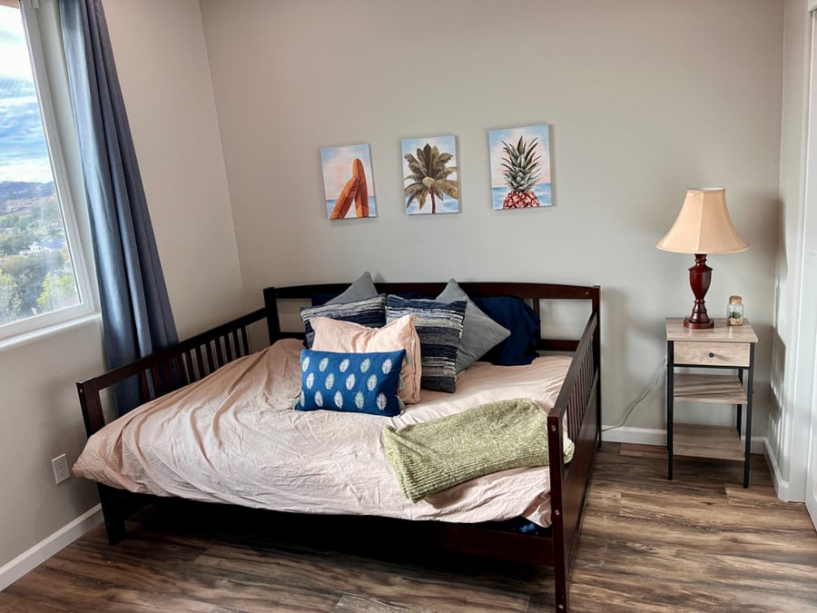 2nd Bedroom with a double bed